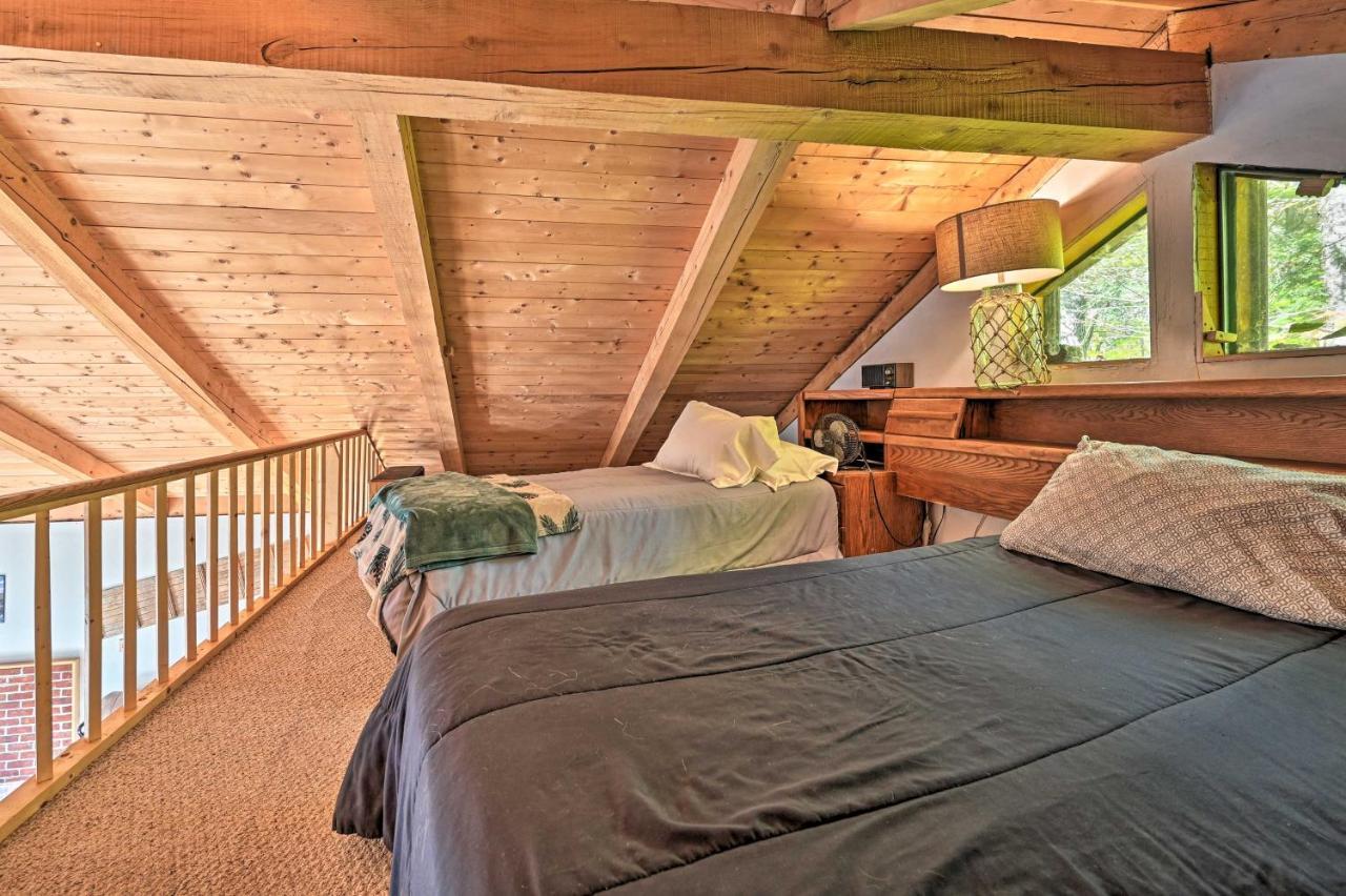 Remote Cabin With Fire Pit 3 Miles To Stowe Mtn! Exterior photo